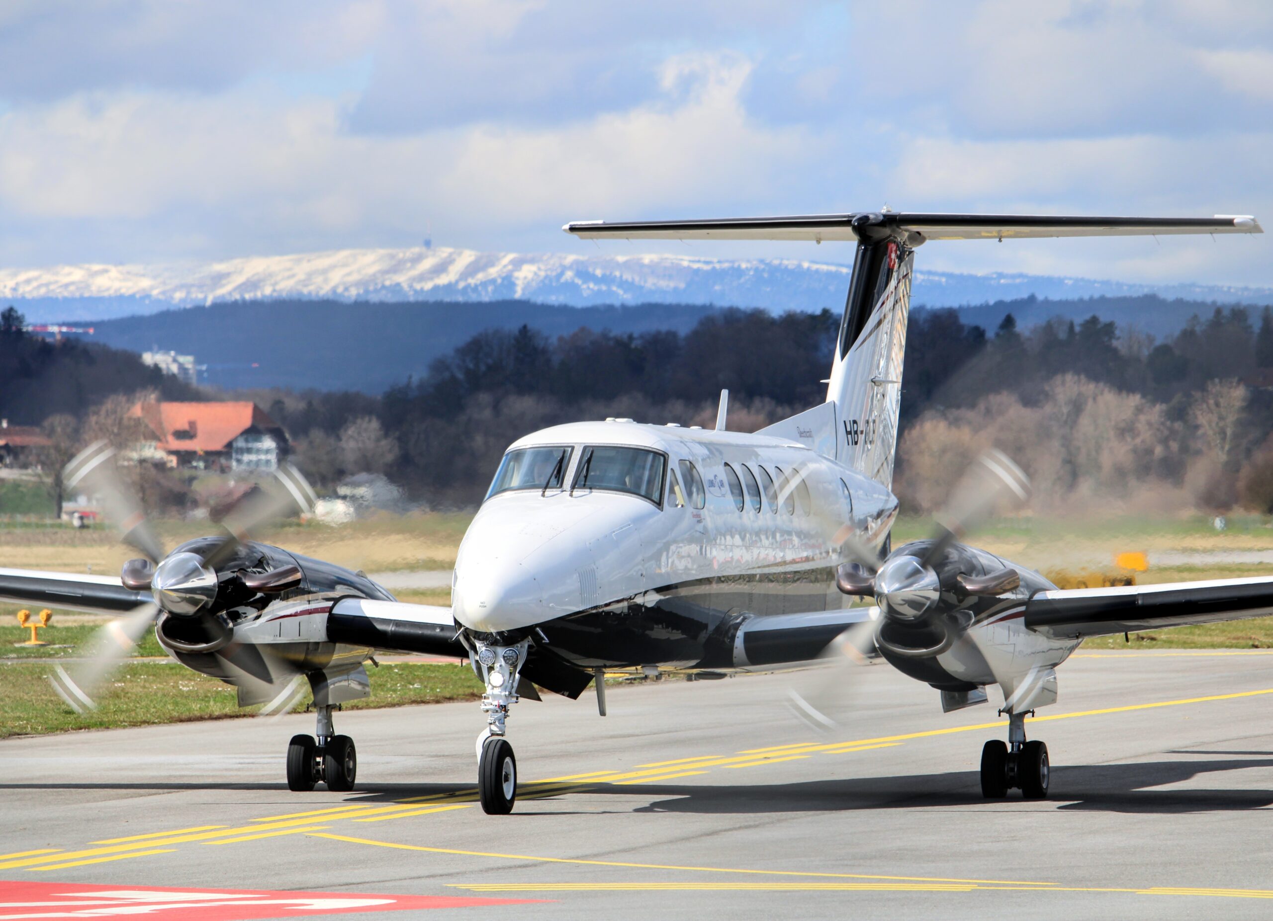 local-airline-canada